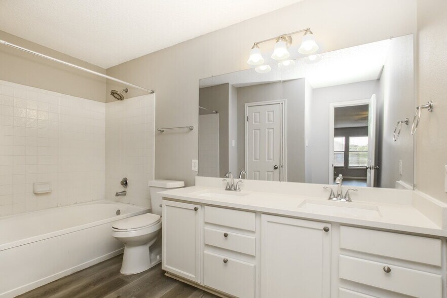 Building Photo - 1232 Dexford Dr