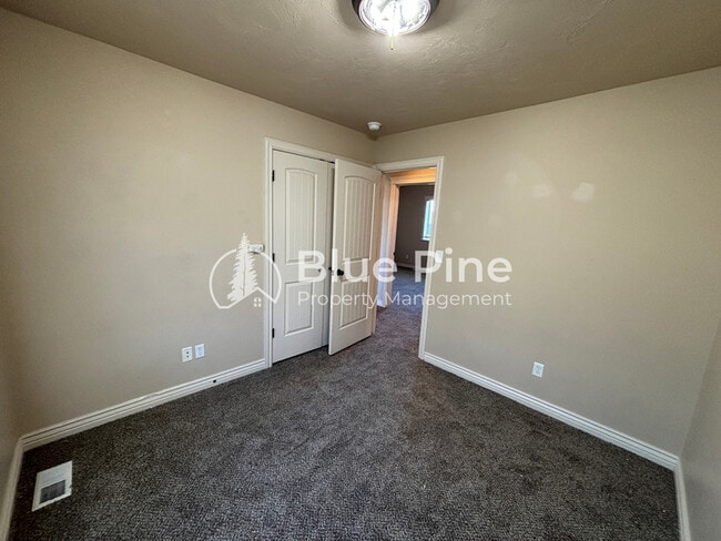 Building Photo - 1207 N Drystone Dr