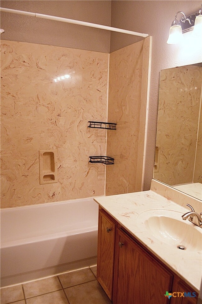 Building Photo - 423 Reservation Dr