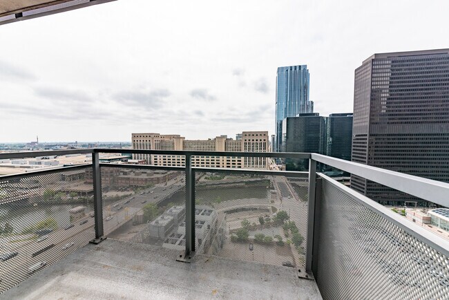 Building Photo - 235 W Van Buren St
