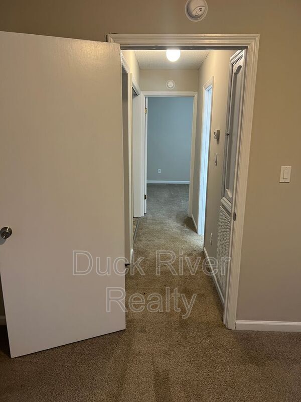 Building Photo - 203 Hunter Dr