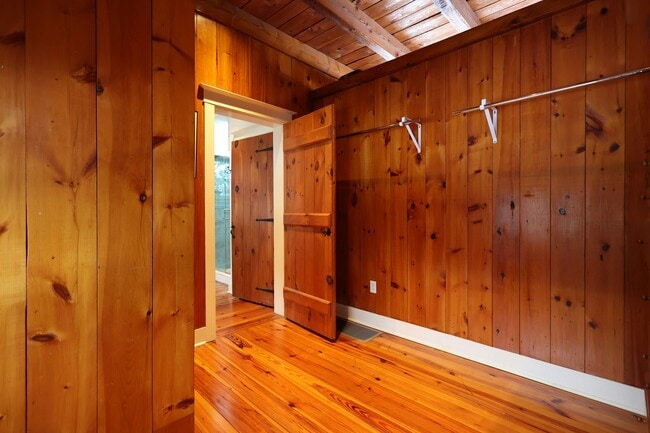 Building Photo - 369 Ethan Allen Hwy