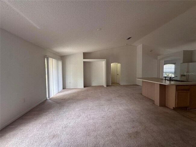 Building Photo - 33 Rybark Ln