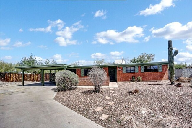 Primary Photo - EASTSIDE-3 bedroom, 2 bath home