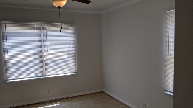 Building Photo - 2213 Carmona Ave