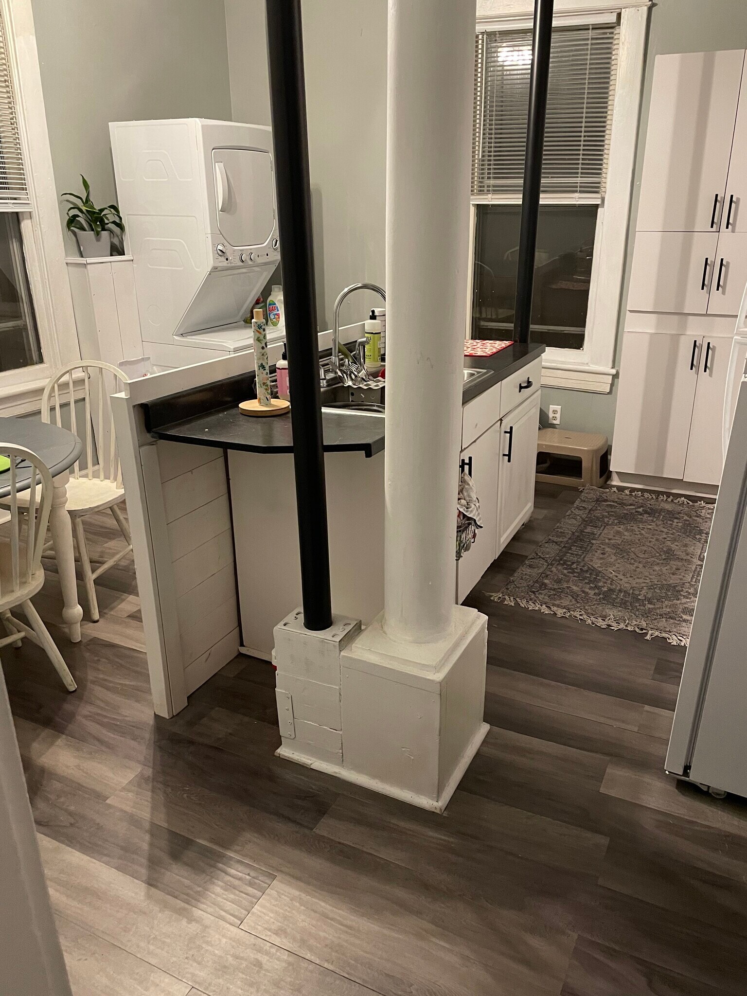 Building Photo - 422 Woods Ave SW