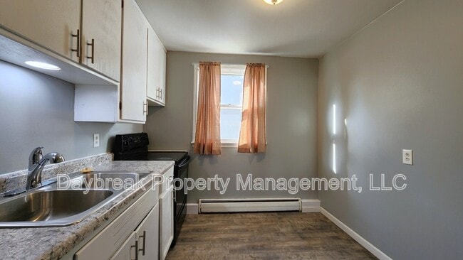 Building Photo - 811 7th Ave N