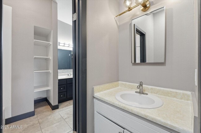 Building Photo - 1102 N April Cir