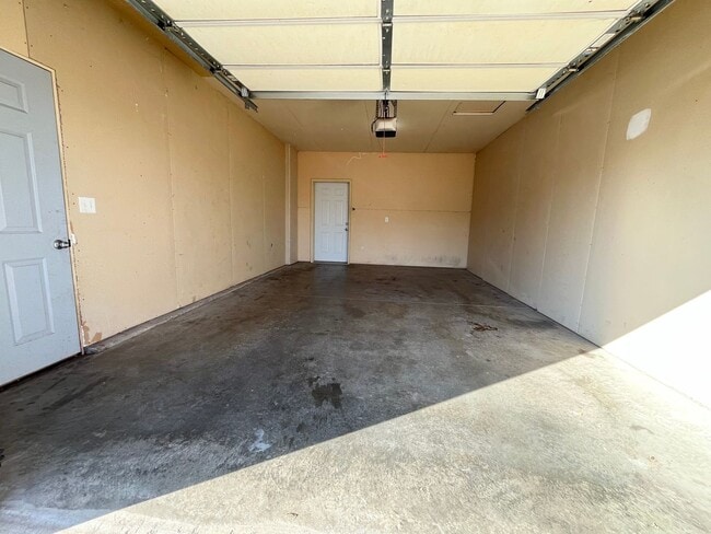 Building Photo - 2 Bedroom Twinhome For Rent in Lennox, SD!!