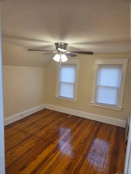 Building Photo - 82 Brent St