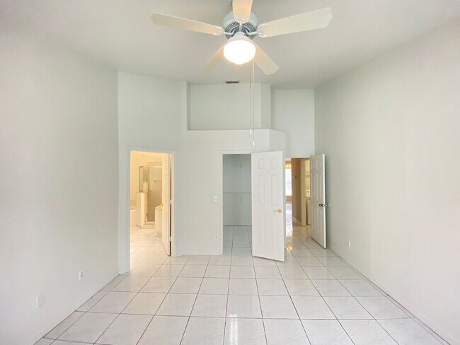Building Photo - Beautiful Spacious 4 Bedrooms 2 Bathrooms ...