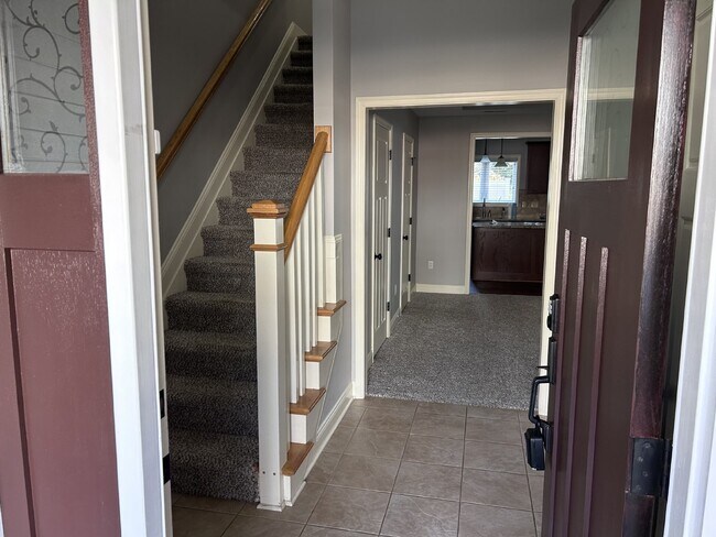 Building Photo - 3 Bedroom, 2 1/2 Bathroom Farmington Charm in Forest, VA! Gym and field house included.