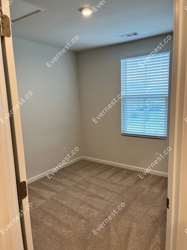Building Photo - 1320 Havenbrook Dr