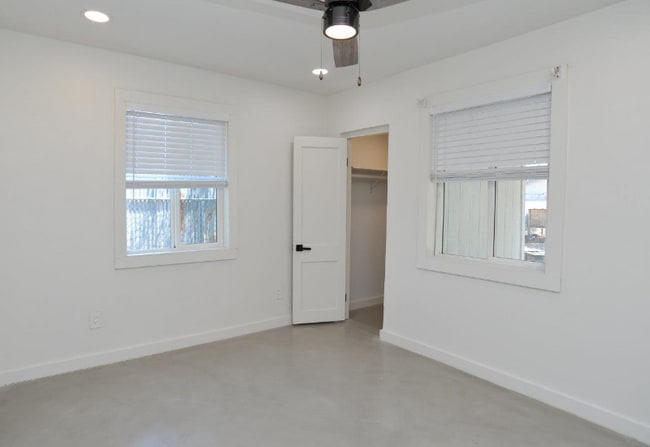 Building Photo - 5044 E Adams St