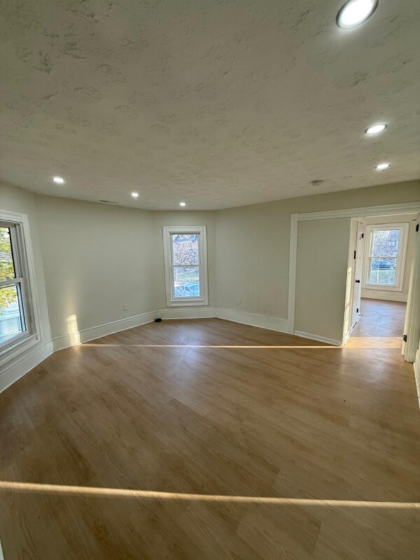 Building Photo - 3202 Bradwell Ave