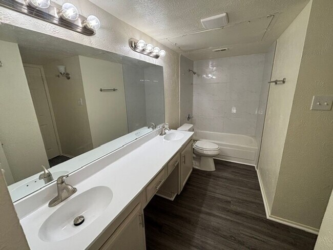 Building Photo - 2517 Limestone Dr
