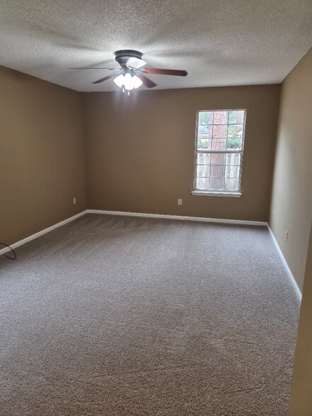 Building Photo - 9527 Glenn Abbey Way