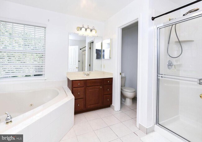 Building Photo - 13003 Belle Meade Trace
