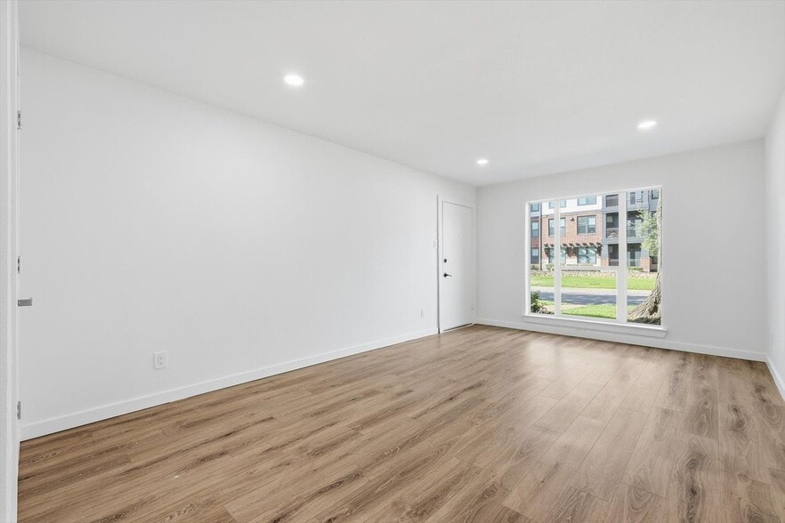 Building Photo - 4816 Amesbury Dr