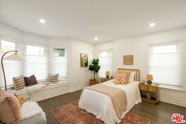 Building Photo - 2622 2nd St