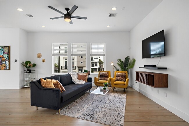 Building Photo - 3002 Hawkins St