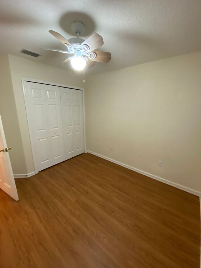 Building Photo - One-Story End Unit Oasis Backing to Preserve - No Carpet + Plantation Amenities!!