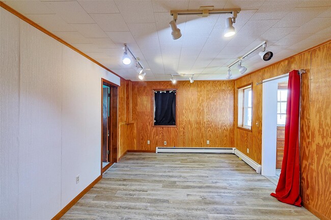 Building Photo - 18 Maples Ln