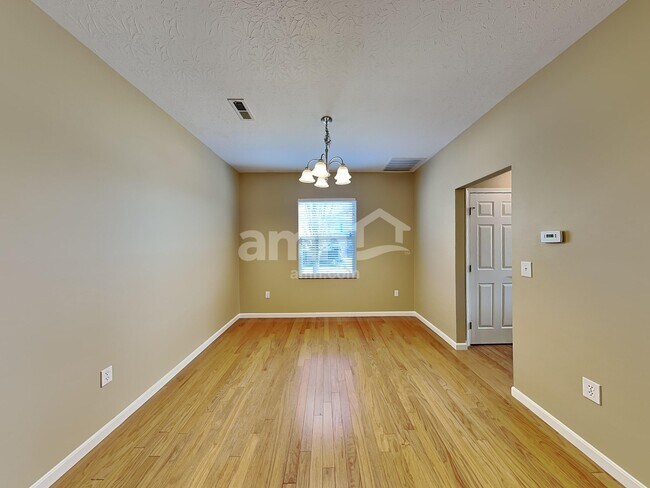 Building Photo - 447 Hartford Ct