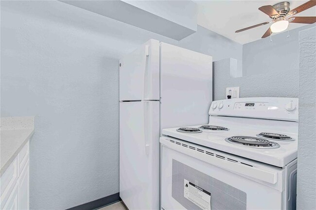 Building Photo - 140 112th Ave N