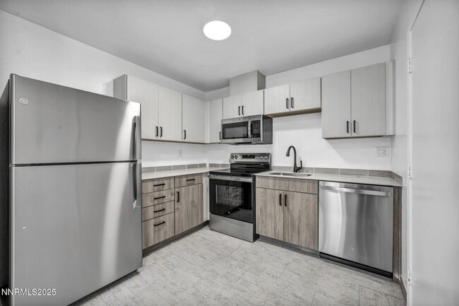 Building Photo - 1642 York Wy