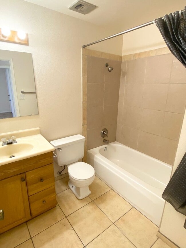 Building Photo - 2 Bedroom 1.5 Bath Townhouse in Fountain Hills