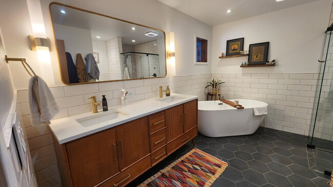 Building Photo - Designer 4 Bedroom Home with Sauna and Walk-Out Lower Level - Available May or June 1st