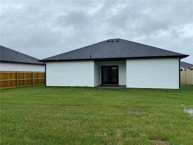 Building Photo - 221 Williams ct