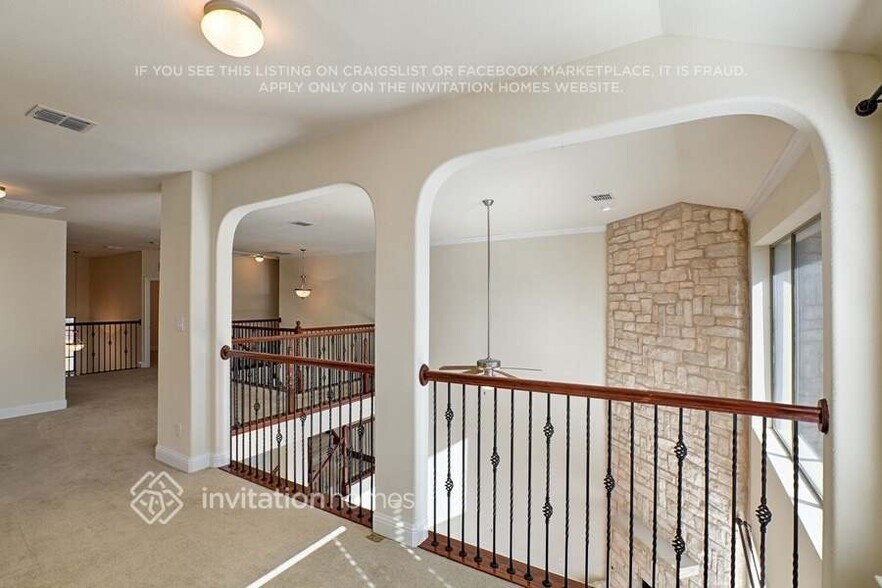 Building Photo - 721 W Talon Dr