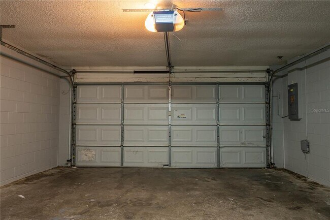 Building Photo - 8273 Cascade Oaks Dr