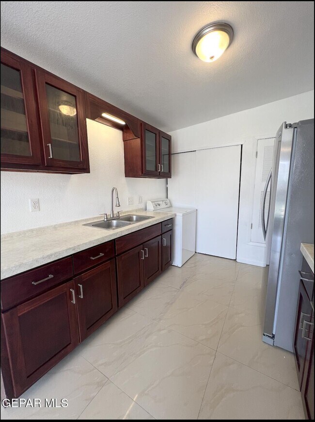 Building Photo - 10009 Jamaica St