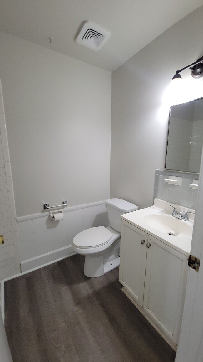 Building Photo - "Charming 3-Bedroom Home in Huntsville wit...
