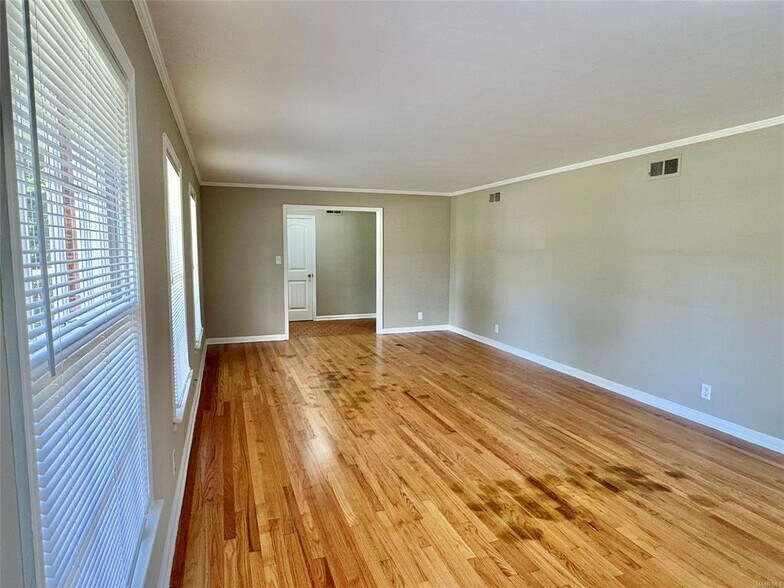 Building Photo - 2804 Sumter Ave