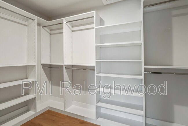 Building Photo - 521 Brittany Ct