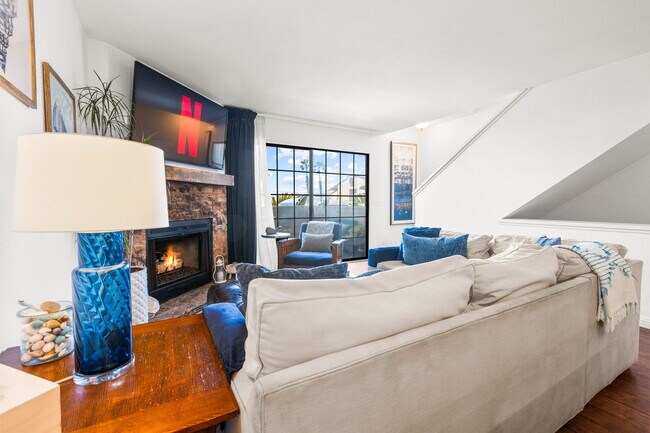 Building Photo - 727 Seacoast Dr