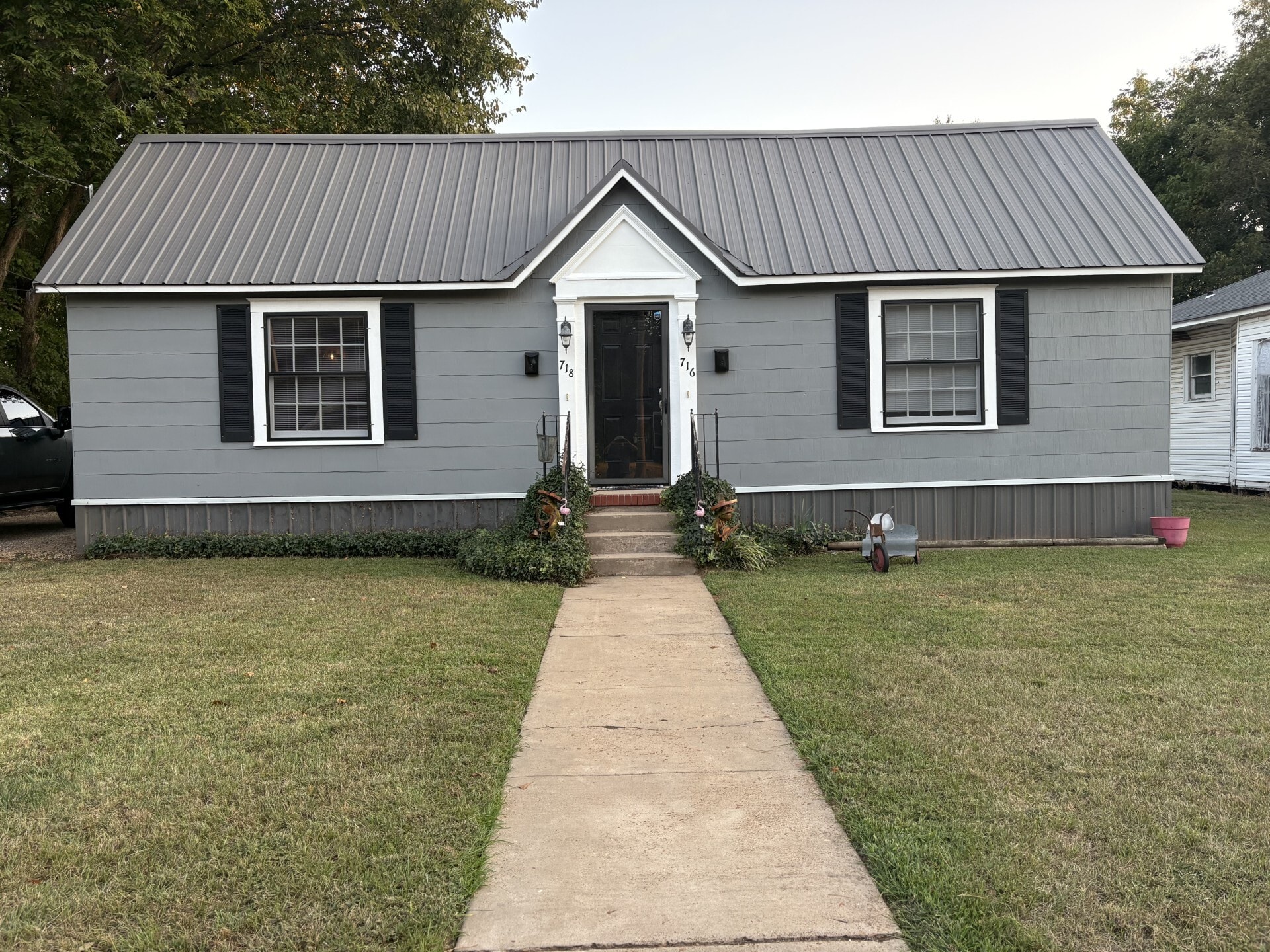 Building Photo - 716 E Austin St