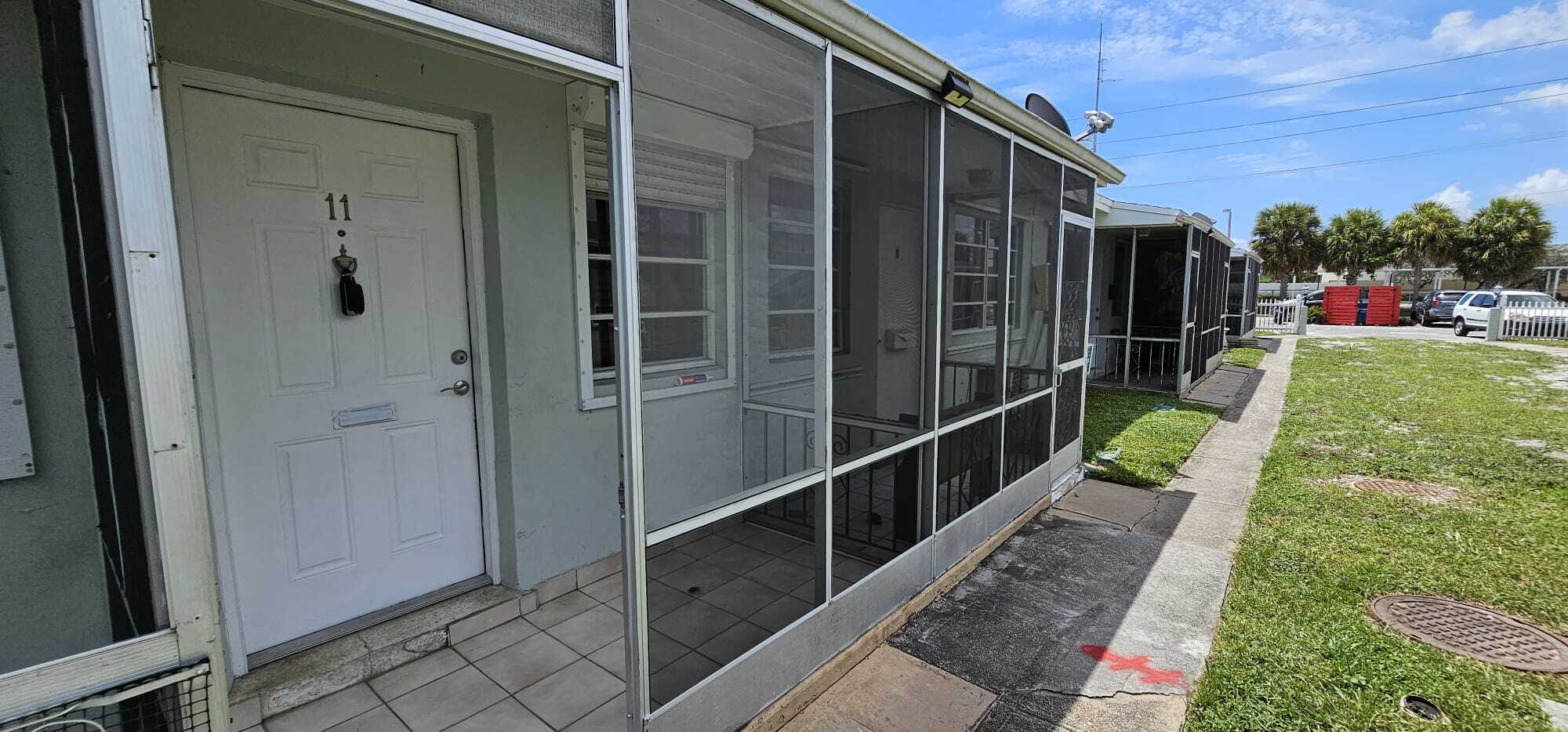 Building Photo - 2211 Lincoln St