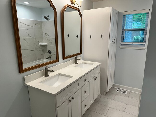 Building Photo - Beautiful 3 Bedroom Home in Windsor Park!
