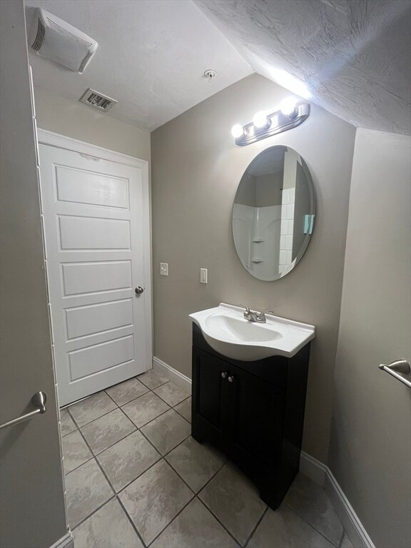 Building Photo - 301 W Elm St