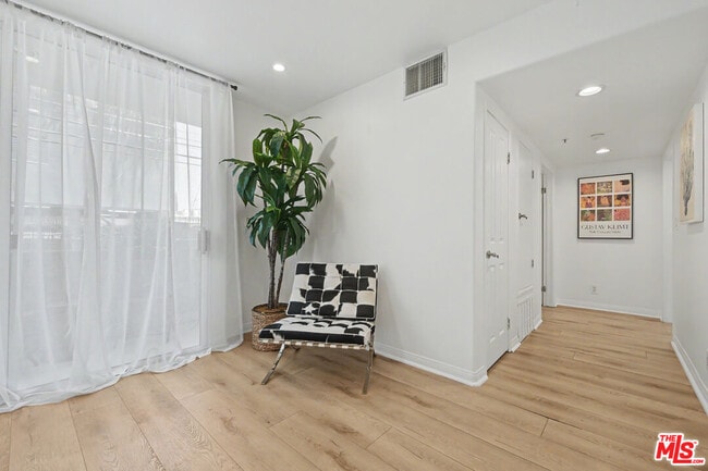 Building Photo - 8559 Alcott St