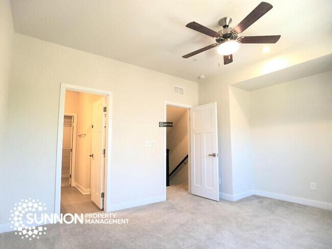 Building Photo - Beautiful 4 Story Townhome in South Charlotte!