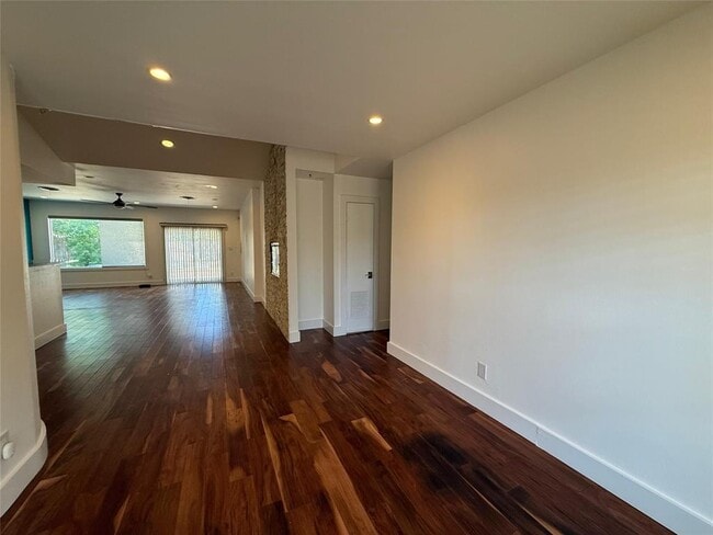 Building Photo - 5814 Gloucester Ln