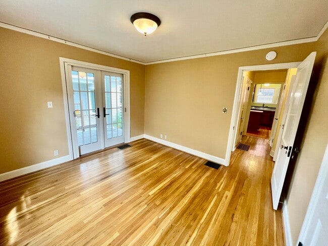Building Photo - Well Maintained- 3 bed 2 bath Home - Piedm...