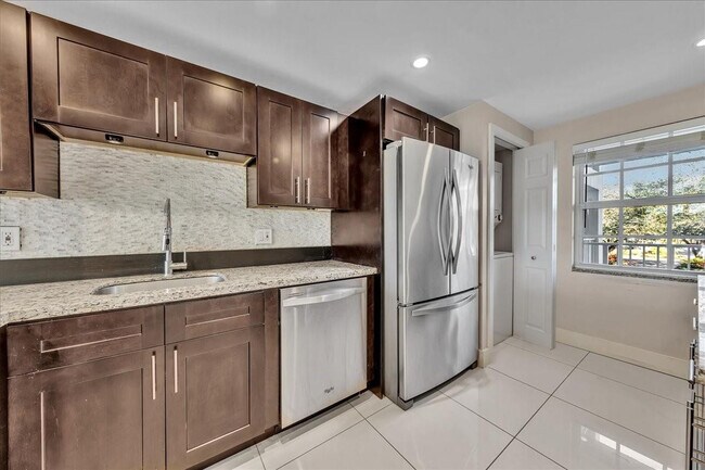 Building Photo - 3520 Oaks Way