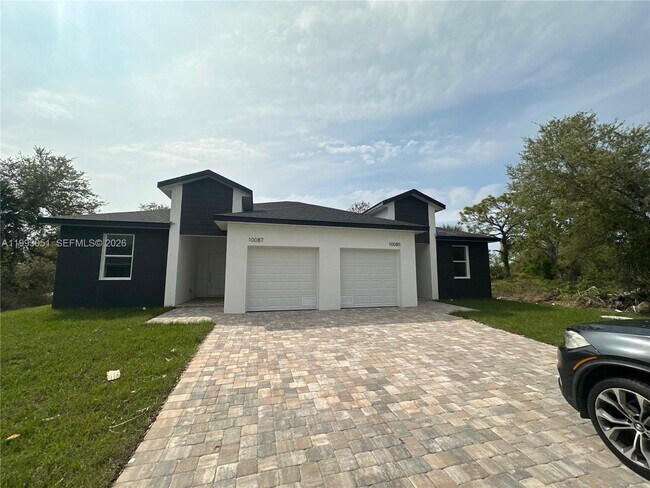 Building Photo - 10087 Amicola St